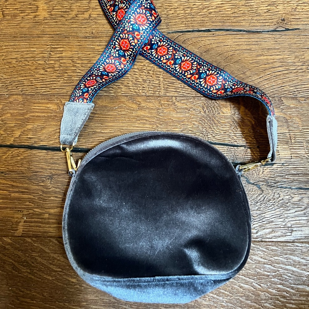 Crossbody purse
